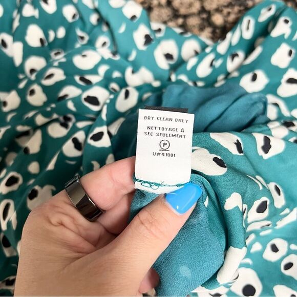 Diane Von Furstenberg Issie Two Abstract Print Draped V-neck Silk Blouse Size 2 - Picture 8 of 10